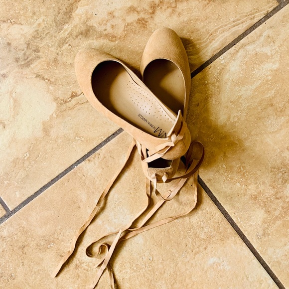 Neiman Marcus! Like new tan suede flats! - Picture 4 of 5